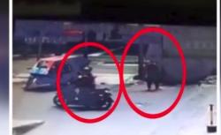 Rekaman CCTV Aksi 2 Perampok Gasak Uang Setoran Supermarket Rp400 Juta di Medan