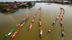 Kemeriahan Festival Wisata Budaya Pasar Terapung di Sungai Kapuas