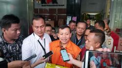 Ditahan, Iwa Karniwa Keluar Gedung KPK dengan Muka Pasrah