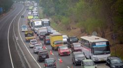 Olah TKP Tabrakan Beruntun, Tol Cipularang Berlaku Contra Flow