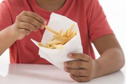 Gara-Gara Hanya Makan Keripik dan Kentang Goreng, Remaja Inggris Nyaris Buta