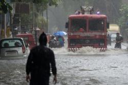 Hujan Deras di Mumbai India Tewaskan 4 Orang, Puluhan Sekolah Ditutup