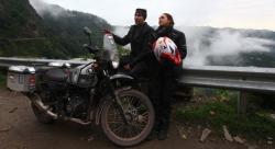 Cerita Seru Darius Sinathrya dan Donna Agnesia Taklukkan Gunung Himalaya