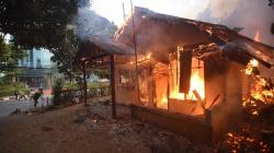 Aksi Pelajar Berujung Ricuh, Pos Polisi Dibakar