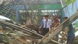 2 Ruang Kelas SMP 2 Plumbon Cirebon Ambruk, Puluhan Siswa dan Guru Luka-Luka