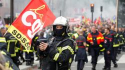 Ribuan Petugas Pemadam Kebakaran Prancis Demo, Polisi Tembakkan Gas Air Mata dan Meriam Air