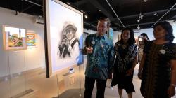Warna-warni Galeri Art Centre Faber Castell di Surabaya