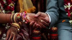  Batal Menikah, Perempuan Ini Lakukan Hal Nekat depan Rumah Pacar