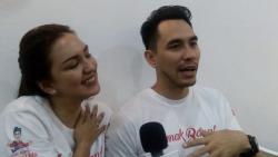 13 Tahun Menikah, Pasangan Darius Sinathrya dan Donna Agnesia Selalu Romantis
