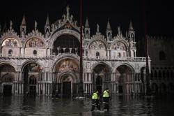 Badai dan Hujan Lebat Terjang Italia, Venesia pun Kebanjiran