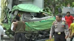 Diduga Mengantuk, Truk Es Krim Tabrak Truk di Grobogan, 1 Orang Tewas