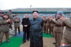 Pakai Jaket Kulit, Kim Jong Un Awasi Uji Coba Rudal Balistik Super Besar Korut