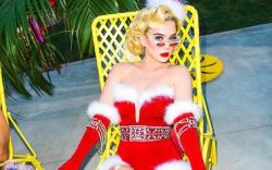 Merayakan Hari Natal, Begini Uniknya Gaya Katy Perry 