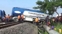 Truk Tangki Kecelakaan Tunggal di Lamongan, Jadwal Kereta Api Terganggu