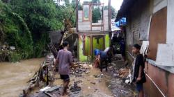 Tanggul Sungai Jebol, Banjir Rendam Perumahan Cimareme Bandung Barat