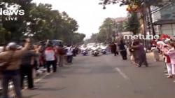 Masyarakat Antusias Saksikan Iringan Jenazah BJ Habibie Menuju TMPN Kalibata