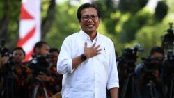 Jubir Presiden Tunjukkan Buku Demokrasi yang Ditulisnya, Netizen Malah Bahas KLB Demokrat<