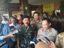 Foto Dua Jari Panglima TNI-Kapolri Viral, Hadi: Itu Kode Soliditas