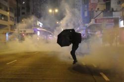 Demonstran Hong Kong Gelar Aksi Tepat Malam Tahun Baru, Polisi Tembakkan Gas Air Mata