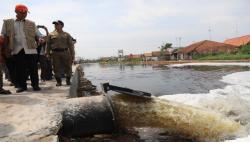 Antisipasi Banjir, Ganjar Pranowo Cek 3 Rumah Pompa di Kota Pekalongan