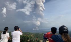 Gunung Taal di Filipina Meletus, Potensi Tsunami saat Level 5