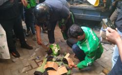 Tuntutan Tak Dipenuhi Gojek Medan, Massa Bakar Jaket dan Helm