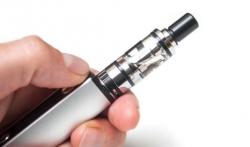 Apakah Vape Lebih Berbahaya dari Rokok? Begini Penjelasannya! 