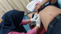 Petugas Damkar di Gowa Disengat Tawon Ganas hingga Tembus ke Fire Jacket