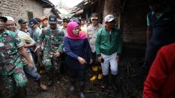 Gubernur Khofifah Pantau Penanganan Banjir Bandang di Bondowoso