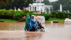 Jakarta Hujan Deras, Jalan Depan Istana Merdeka dan Monas Banjir