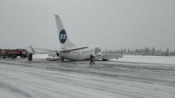Pesawat Boeing 737-500 Angkut 94 Orang Mendarat Tanpa Roda di Rusia