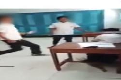 Video Viral 3 Siswa SMP di Purworejo Pukul dan Tendang Pelajar Perempuan