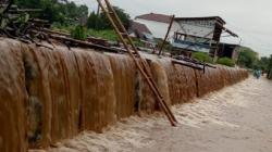 Tanggul Sungai Piji Kudus Kembali Jebol Sepanjang 15 Meter<