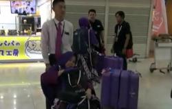 Sempat Transit di Singapura, Jemaah Umrah Jatim Kembali ke Bandara Juanda