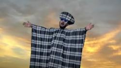 Mengenang Rama Aiphama, Penyanyi Dangdut Melayu dengan Busana Ikonik