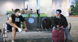 Social Distancing di Bandara Ngurah Rai, Tiap Orang Jaga Jarak 1 Meter<