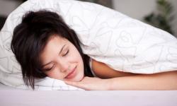 Selalu Mengantuk di Pagi dan Siang Hari, Apa Penyebabnya?