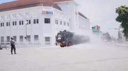 10 Water Cannon Polda DIY Turun ke Jalan Semprotkan Disinfektan