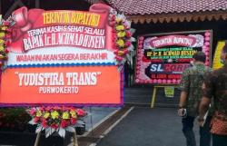 Bupati Banyumas Banjir Karangan Bunga Usai Pimpin Pemakaman Jenazah Pasien Corona