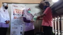 Komunitas Perempuan di Bali Bagikan Sembako untuk Warga Terdampak Virus Corona