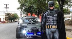 Perangi Covid-19, Batman Turun Tangan Kampanyekan Social Distancing