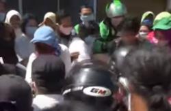 Video Miris Warga di Medan Berdesakan demi Sembako Puasa