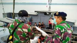 TNI AL Amankan 22 TKI Ilegal dari Malaysia di Perairan Asahan
