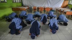 PNS Pemprov Jabar Sujud Syukur usai Dilantik secara Online