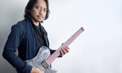 7 Gitaris Terbaik Indonesia yang Melegenda, Ada Idolamu?