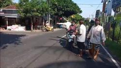 Desa Bondalem Buleleng Diisolasi, Pecalang Berjaga di Pintu Masuk Desa