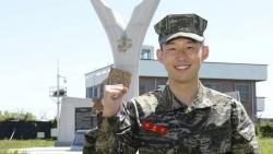 Mantap! Son-Heung min Lulus Wajib Militer dengan Predikat Terbaik
