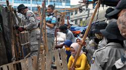 Langgar PSBB, Puluhan Lapak PKL di Pasar Anyar Bogor Dibongkar Satpol PP