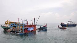 Polda Sumut Serahkan 2 Kapal Nelayan Asing Pencuri 1,7 Ton Ikan ke PSDKP Belawan<