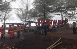  Gelombang Tinggi di Pantai Selatan Kulonprogo Jadi Daya Tarik bagi Wisatawan